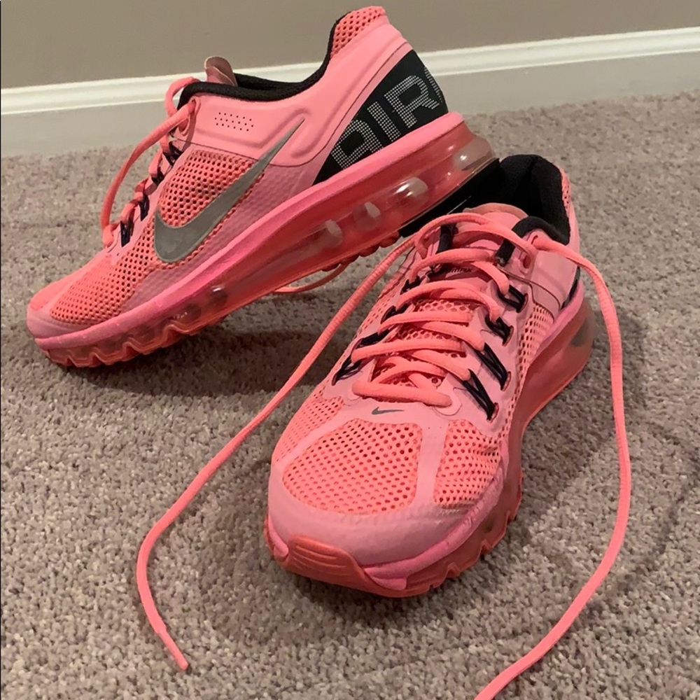 SOLD — Nike Air Max